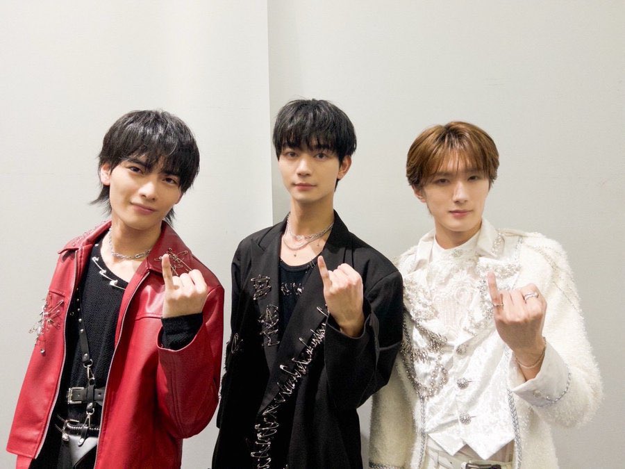 meowsukiclub's tweet photo. 冬チームではなんと3通りの両家顔合わせフリーパス顔をご用意 https://t.co/8qcAKMrnsz