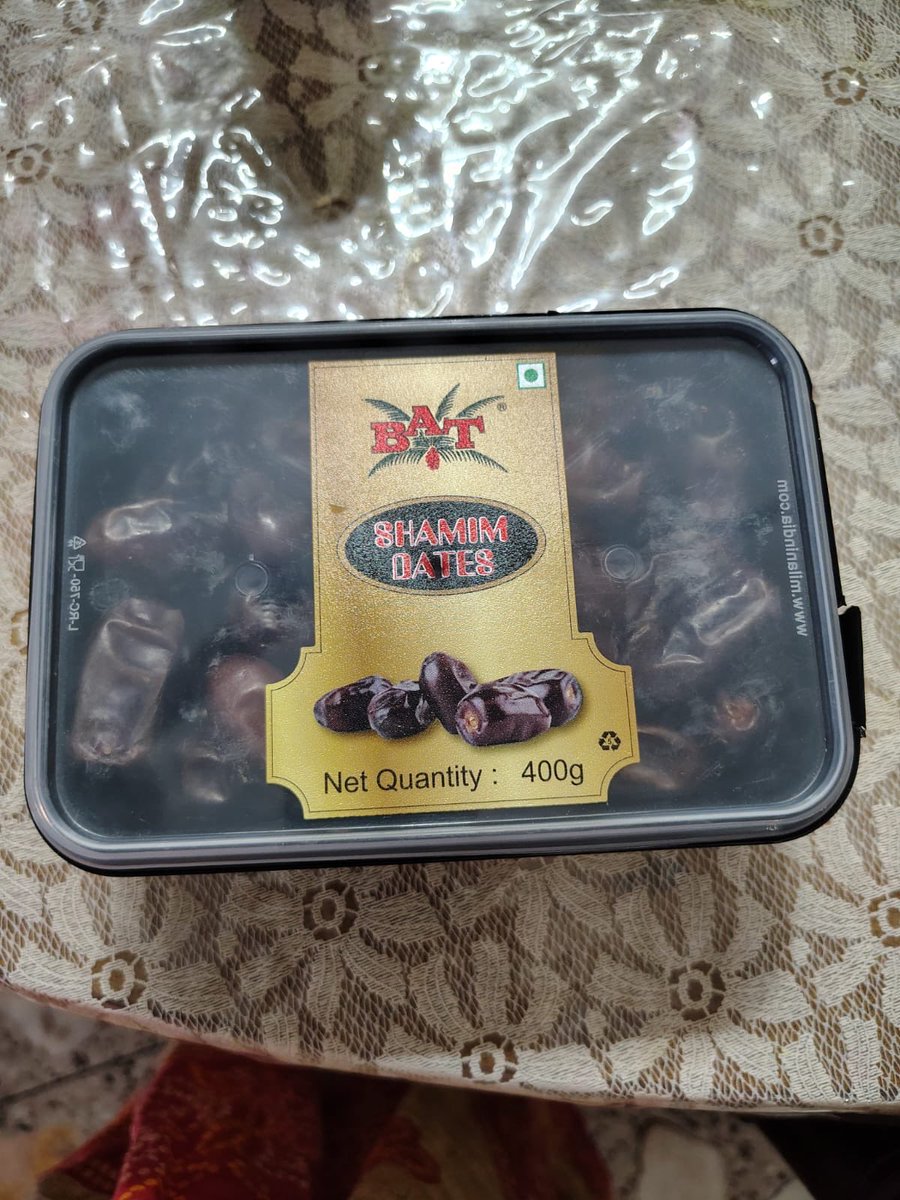 Saahill77's tweet photo. Extremely disappointed and disgusted with my recent purchase of Bat Shamim Dates from Reliance Smart Store.
When I opened the sealed box, I found small insects/bugs crawling out of the dates. https://t.co/yDmMnml9kO