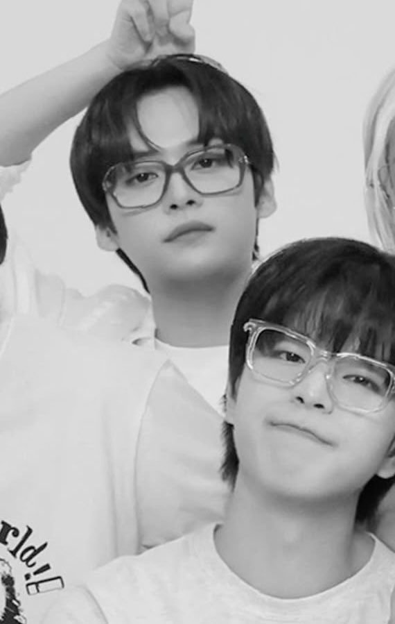 2minlove_'s tweet photo. 얼굴합지리네
신혼집에가족사진프로필로걸어둬야될것같애 https://t.co/N40GgPcGM0