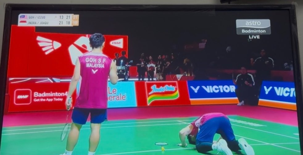 aifafuzie's tweet photo. Wehhhh FeiDin menang 😭😭😭 wehhh beat satu Istora wehh 😭😭 beat pawang Malaysia wehh 😭😭

#IndonesiaOpen2026 https://t.co/ykWS4bjYlW