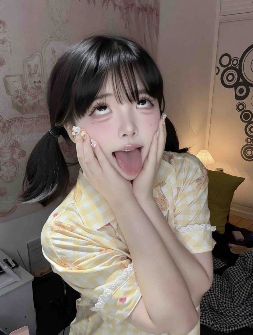 Viin12306's tweet photo. 乖乖女 https://t.co/cy0UJqsp0G