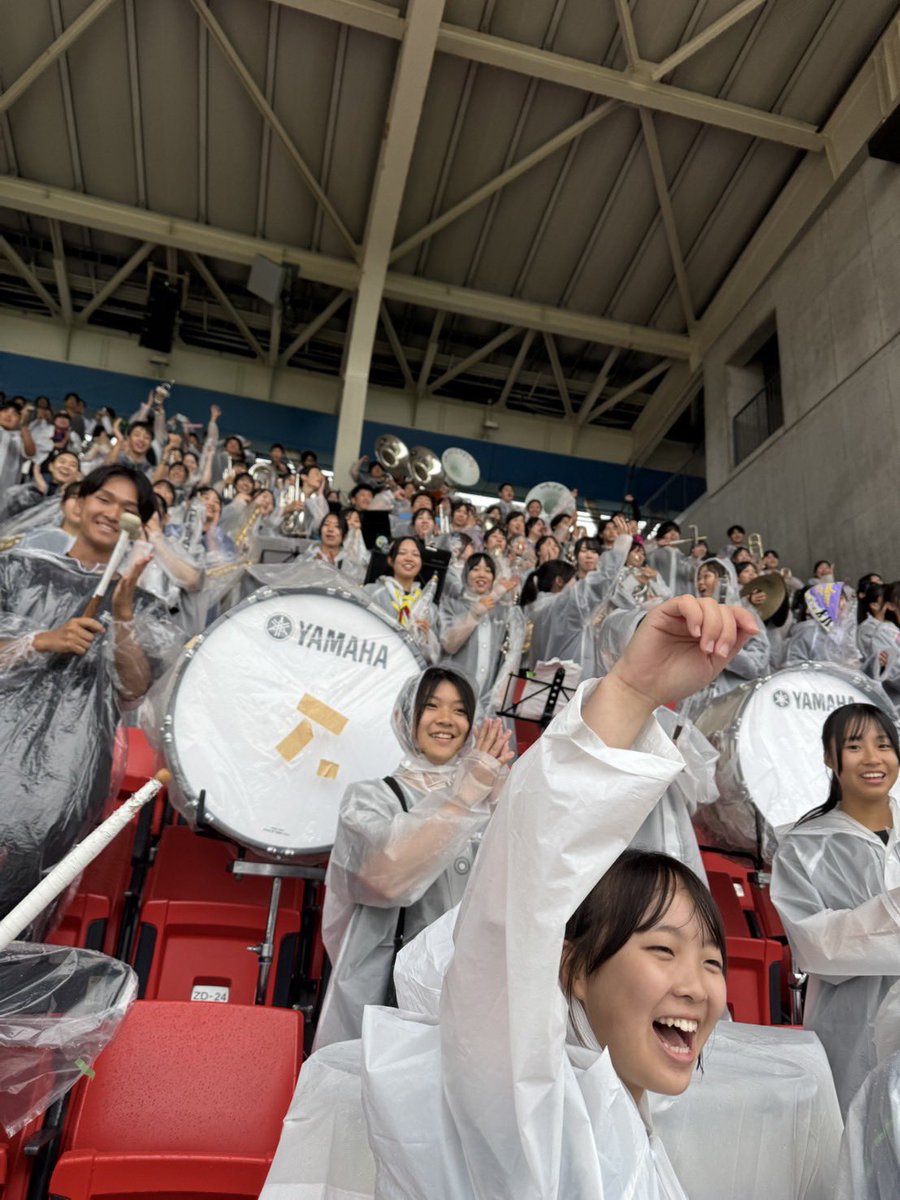 takigawa2_wo_mb's tweet photo. 今日は兵庫県高校総体サッカー決勝戦の応援に行ってきました。ピッチで頑張るクラスメイトに届くよう演奏しました♪優勝おめでとうございます^ ^ https://t.co/PqAAWL1uRj