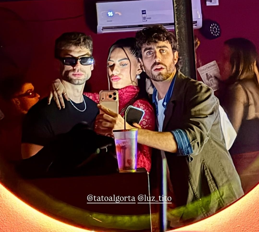 ulisesupdate's tweet photo. 👁 | LOS FINALISTAS

Ulises con @TatoAlgorta y Luz de fiesta via Instagram Stories

#Apostoles https://t.co/BOIdFfSO8r