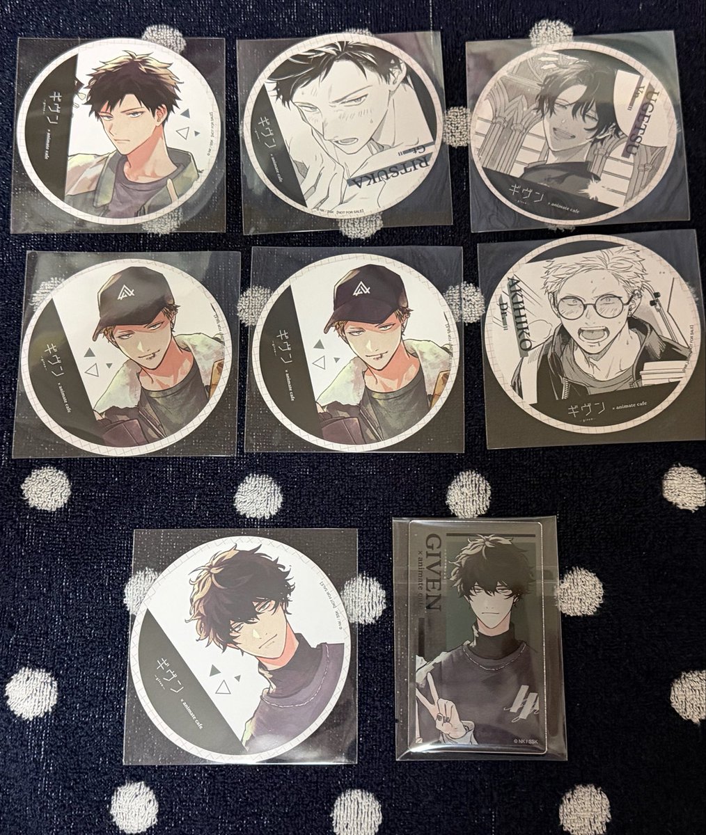 Ru050507's tweet photo. 【交換】ギヴン展 アニメイトカフェ コースター クリアカード バーブロ

譲
コースター…立夏、雨月、秋彦、玄純
カード…玄純
バーブロ…雨月

求
コースター…柊（線画）＞雨月（カラー）＞柊（カラー）、真冬（カラー）
カード…真冬、柊
バーブロ…柊

京都手渡しまたは郵送
↓ https://t.co/HKWl0ChtD3