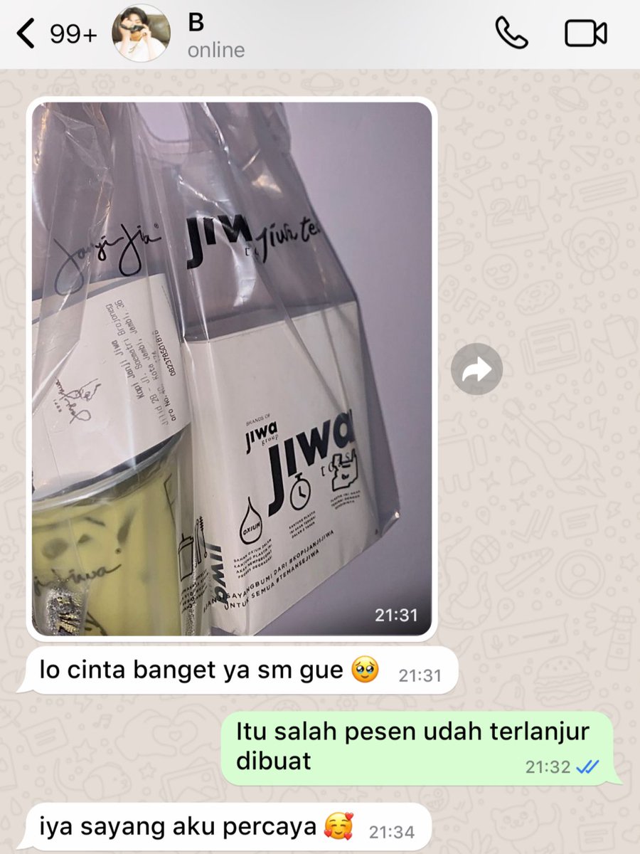 ocyeanvx's tweet photo. ; tentang raka ardhian yang gak pernah pinter ngerangkai kata, tapi selalu jadi orang pertama yang bertindak saat dunia sabiru maheswara lagi gak baik-baik aja.

— a heejake few tweets au https://t.co/7X41iPNfah
