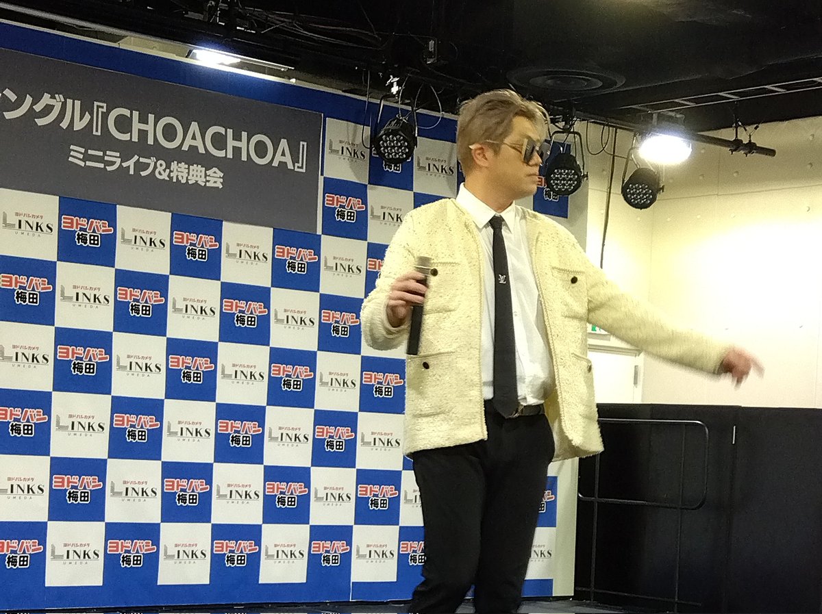 ohanashikiraran's tweet photo. この前、スーパーで会った　#MJ さんのミニライブに行ってきた。
ファンサが熱くて、歌もパフォーマンスもめちゃくちゃ良かったです。 https://t.co/ljJSydH4aN