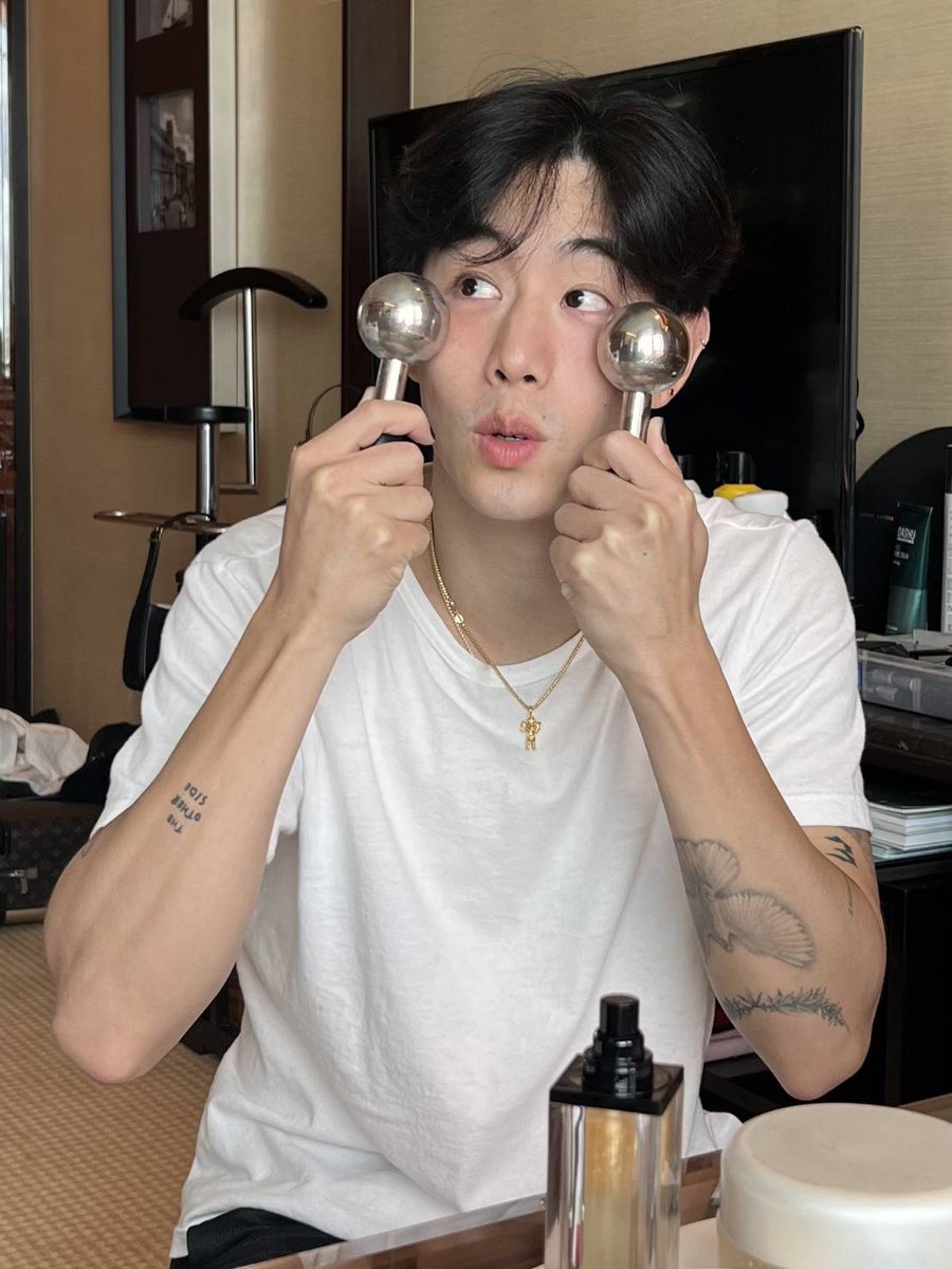 lookkademark_'s tweet photo. เมน So cute 🤏🏻        vs      เมน So hot 🔥 https://t.co/7xzbmaVve6
