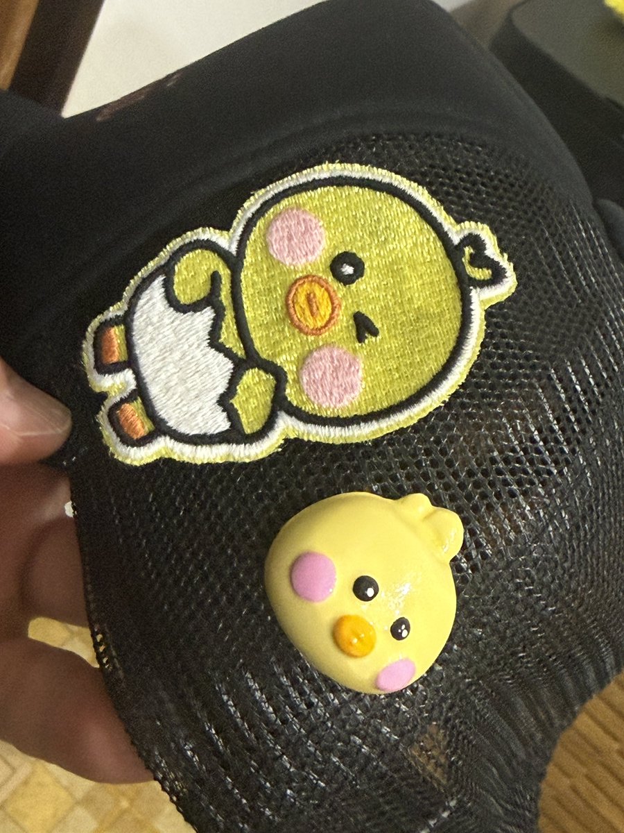 ymasFC4's tweet photo. CANTAさんのブローチ、すげえ
刺繍さんのワッペンも。
ファンアイテムのクオリティ🥰 https://t.co/hYsJOeZdsp
