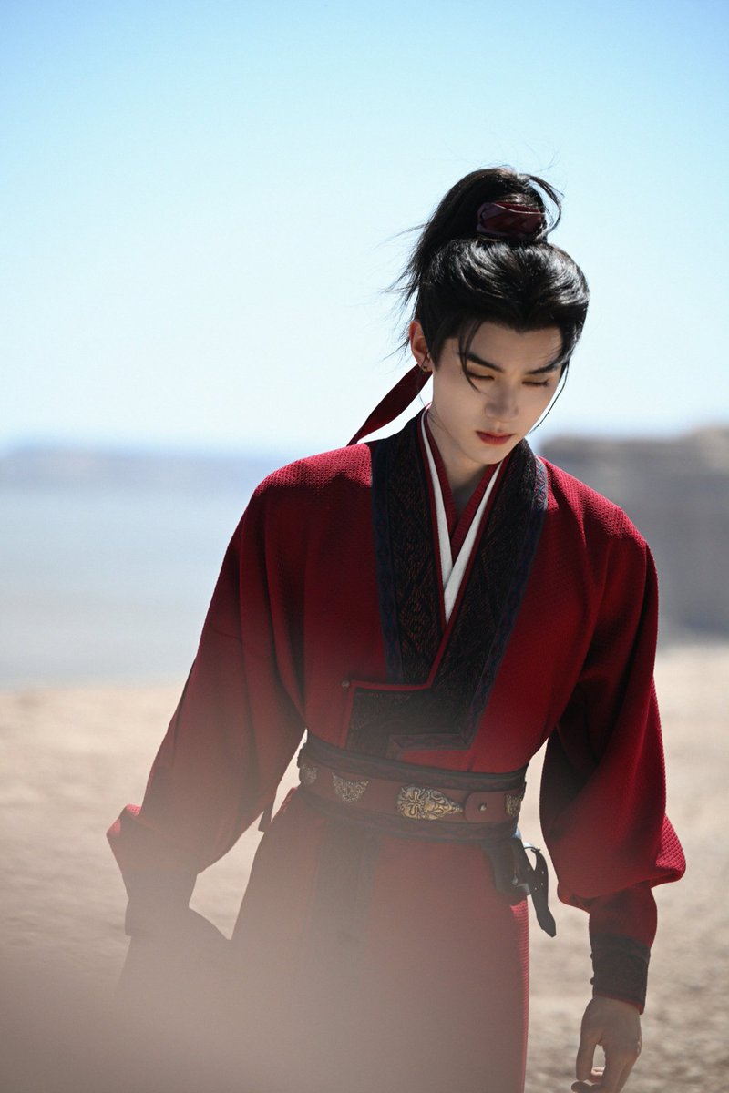vousmys's tweet photo. ได้โปรดใส่ชุดแดงตลอดไป หล่อ ดูดี ขับผิวสุด ๆ รวบหางม้าก็เข้ากับหรานมาก 🤭❤️

#โจวอี้หราน #ZhouYiran
#พลิกชะตาเหนือฟ้า #AshesToCrown https://t.co/71E9V0BX6B