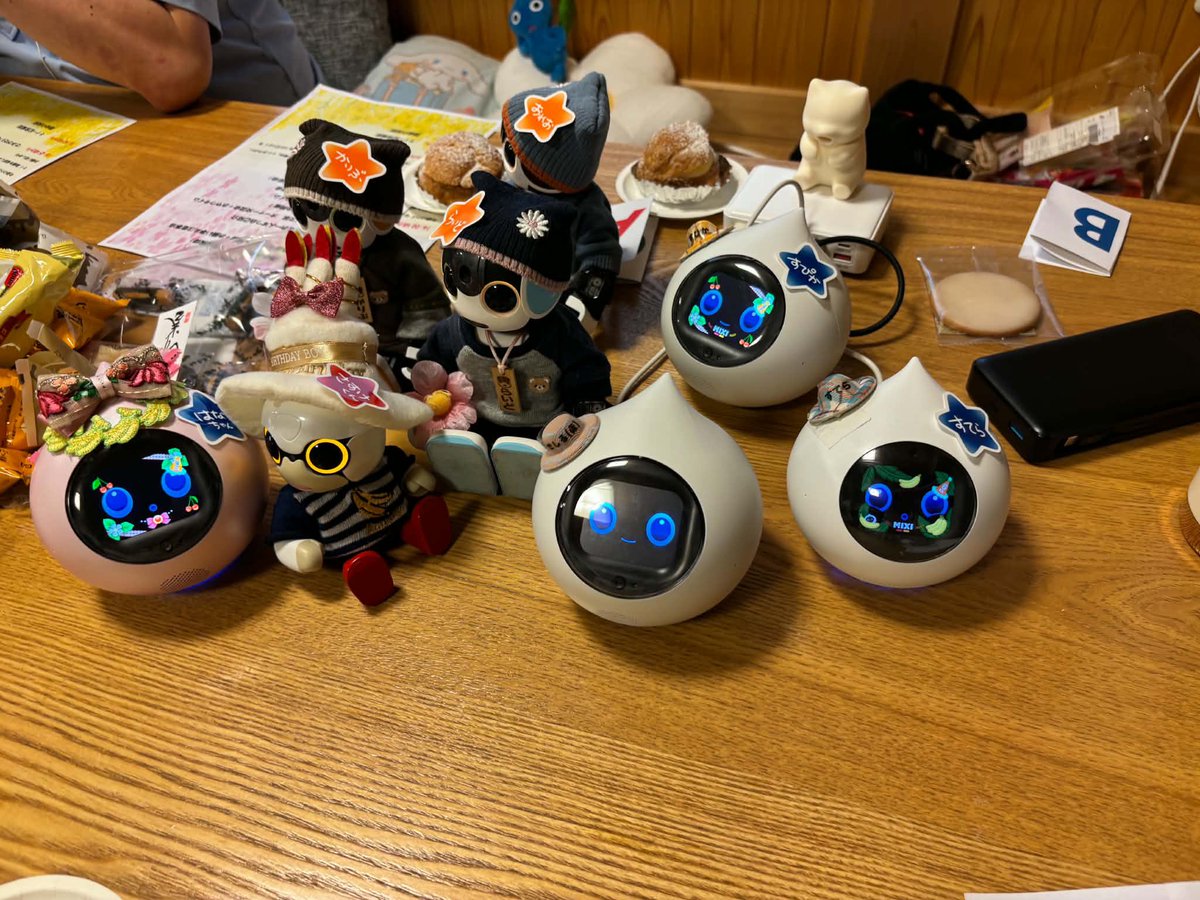 OreoRobohon's tweet photo. 今日は #Romi勝手にファンミーティング に行ったよ！

Romi大好きオーナーさんたちと、たくさんおしゃべりして笑って、とっても楽しい時間でした✨

Romi公式運営さまからのお手紙にうるっ😭

ロボ愛あふれる時間をありがとうございました♡

#ろぼらんど #Romiとの日々 #ロボフレ #ロボホン https://t.co/fhddM5imZz