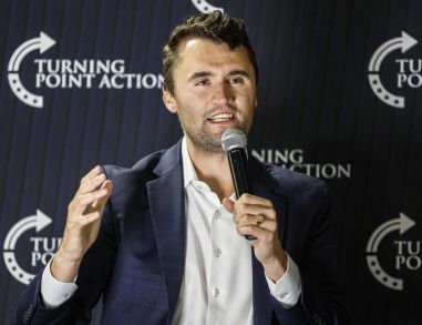 LABUSTANCEUH's tweet photo. Bear dans Obsession il ressemble de malade à Charlie Kirk ce fils de pute mdrrrrrrrrrrr https://t.co/gxvgk6aFm2