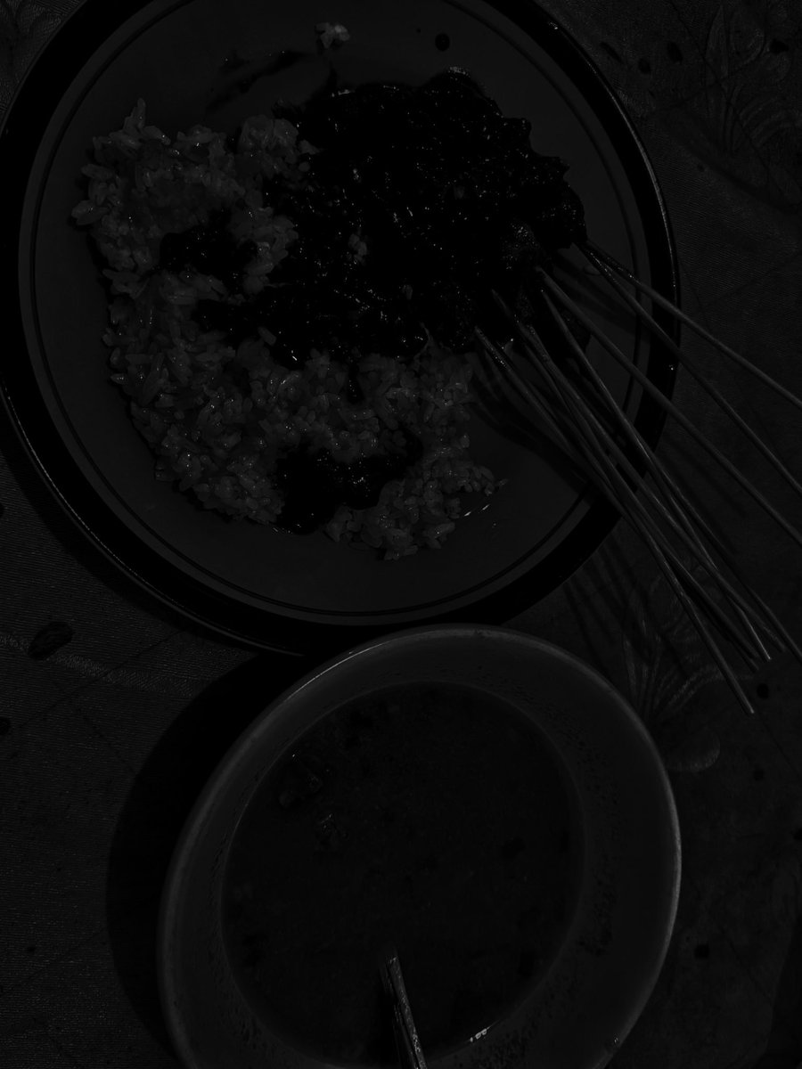 akathereds's tweet photo. mari makan sebelum kenyang https://t.co/qMX3e6gxnK