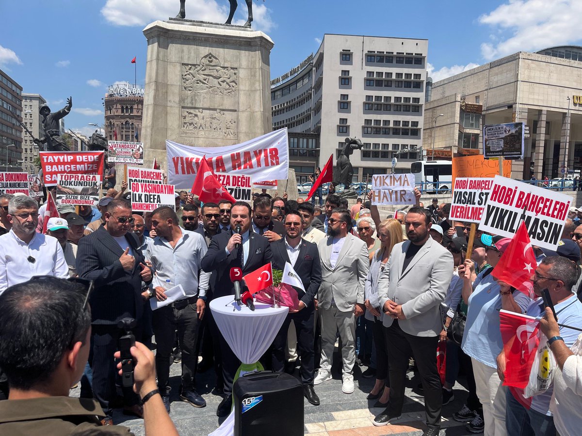 KutukogluMithat's tweet photo. Burdan yükselen ses, yalnızca hobi bahçesi sahiplerinin değil; mülkiyet hakkına, emeğine ve geleceğine sahip çıkan milyonların sesidir. Çözüm ceza ve yıkım değil, adil bir yasal düzenlemedir.

#HobiBahçemeDokunma
#YapıKayıtMeclise
#7HazirandaYapıKayıtAnkarada https://t.co/mJJ2wkCLRq