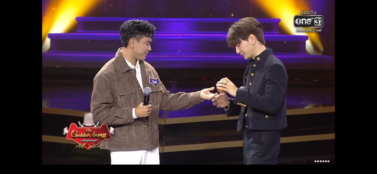 peraya_official's tweet photo. พี่สิงห์ได้อยู่ทีมวินค่า 

#TheGoldenSongAllStarsEP5 
#KristPerawat https://t.co/SDig2CqQq7