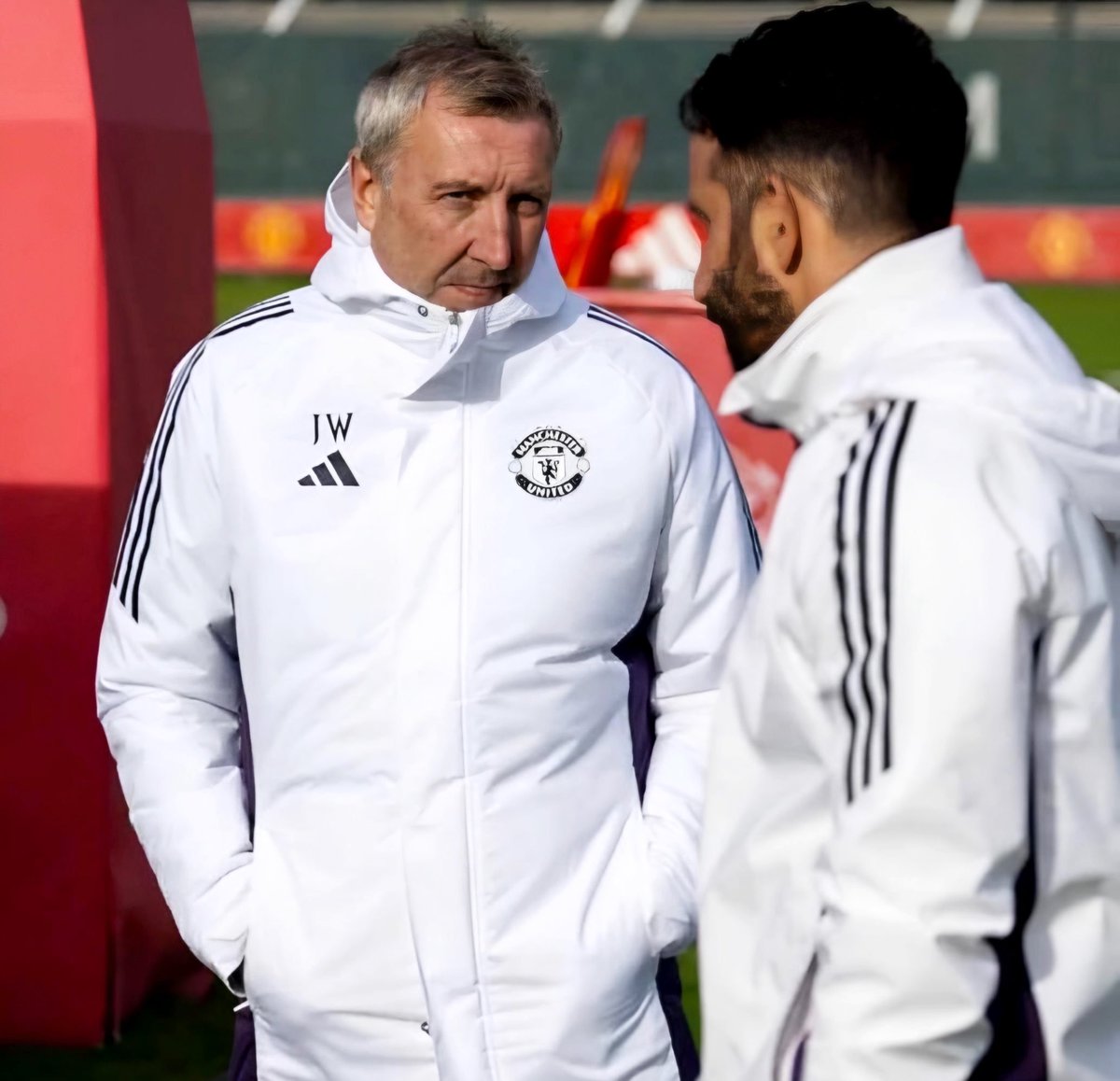 Utdtruthful's tweet photo. 🚨 Manchester United still HASN’T made a decision on the left-wing position. #MUFC [@SullyTalkz, @UtdDistrict] https://t.co/JYWoPZ9LSE