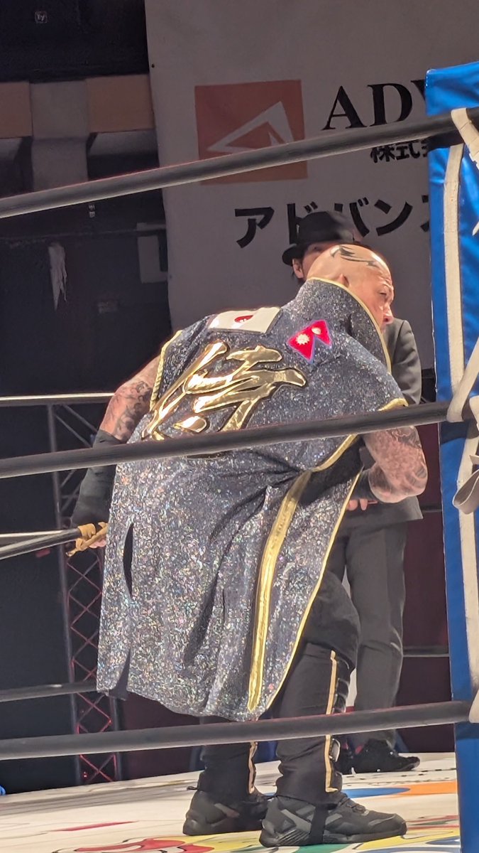 mamas7445's tweet photo. 入場してすぐにボディガーさんタス見つけてくれてグータッチしてくれて嬉しみぃい😭❣️
しかもポートレートにシールもおまけしてくれてありがとうございます🥹✨
マッチョ侍もおもろすぎて最高でした❣️🤣
#大阪プロレス
#マッチョ侍 https://t.co/MlBOiFeE9B