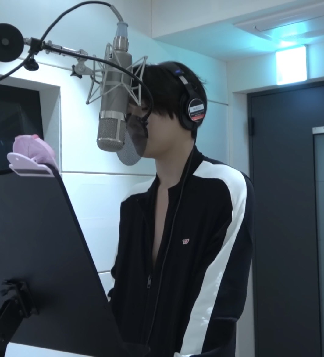zzi_0221's tweet photo. 내 리꾸 옷 지퍼는 고장났나요? https://t.co/mQpVBe2vDb