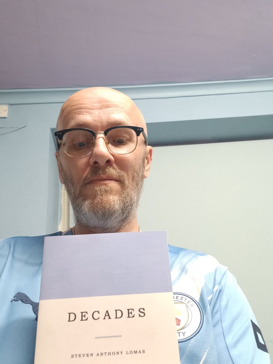Steven_A_Lomas's tweet photo. My profile picture gives little away.

Me and my debut novel. 
It's about Morrissey's next-door neighbour in Stretford.
Four Smiths gigs in it. 
Sales are dreadful 😪 😫 
I'm sad. Please buy here: https://t.co/lOesVDu53o

Thank you 😊 🙏 💓 ☺️ 
P.s. tell @Johnny_Marr to ring me. https://t.co/fmXRKvZSNS