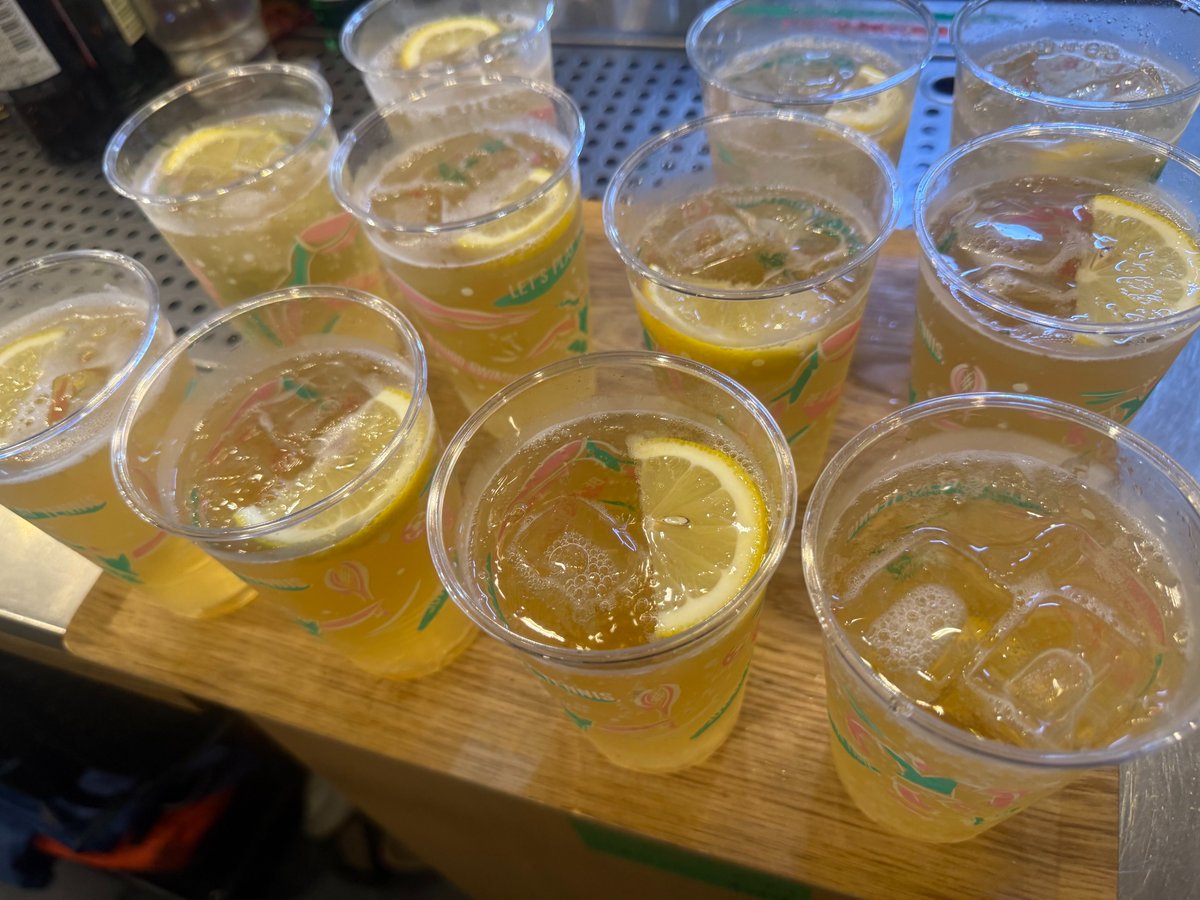 anjuarakawa's tweet photo. おはようございます！
町屋の旬菜居酒屋あんじゅです。

町中に活気があふれた天王祭
無事に終わりました🙌

今年は景気なのか、協賛店が少なかったようで大変喜んで頂きました😊

町の繁栄と共に私たちも益々頑張ってゆきます！
今週もよろしくお願いいたします🍻

#おは戦80608jg🌛 https://t.co/KgZ99hqw8C
