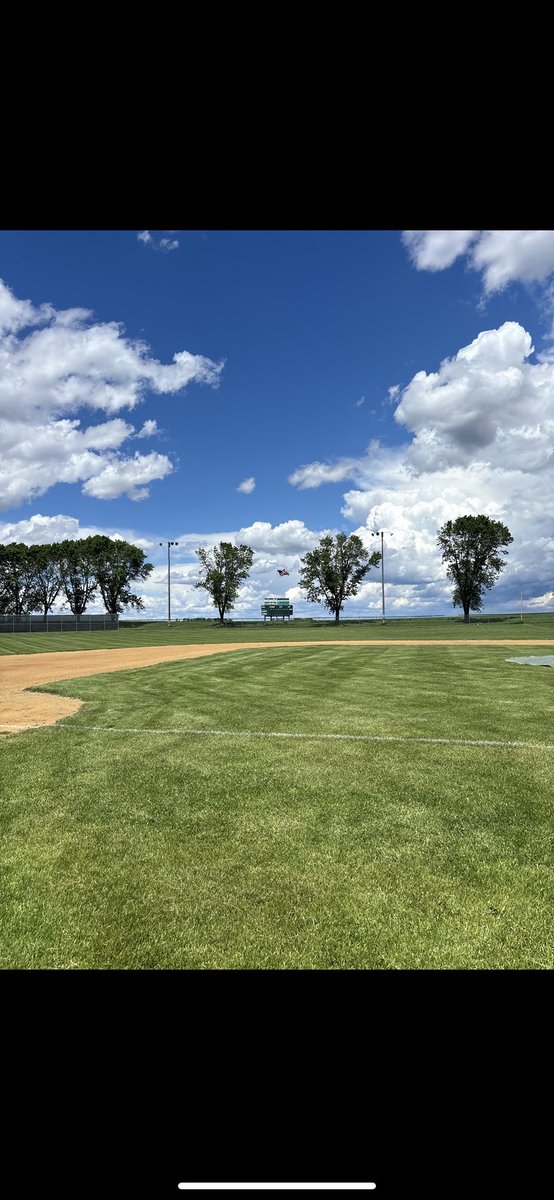 HanskaLakers's tweet photo. We are playing New Ulm in Hanska at 1pm today. Battle of the assistant managers between Ian and Slander. #jpdoubleoffthewall #CA6 #hogfarmerskid #aw4 #knujgameoftheweek #hotinhere https://t.co/Mw91XT4QzY