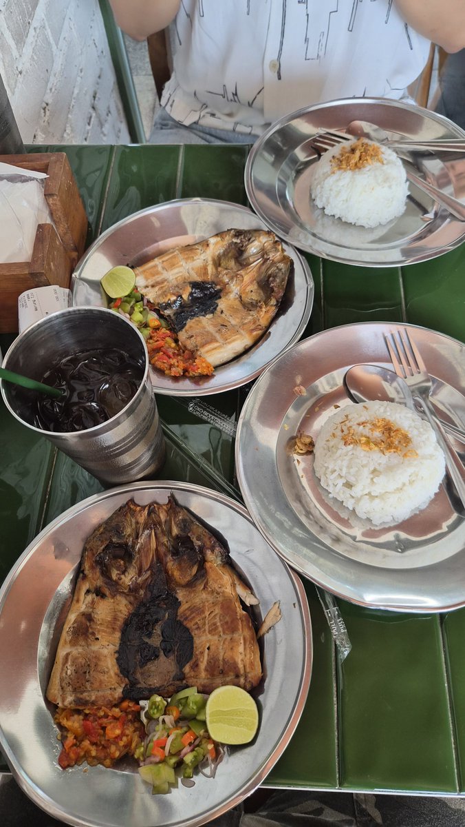 deercalico's tweet photo. we eating good today 😋 https://t.co/pbfAxlfaEi