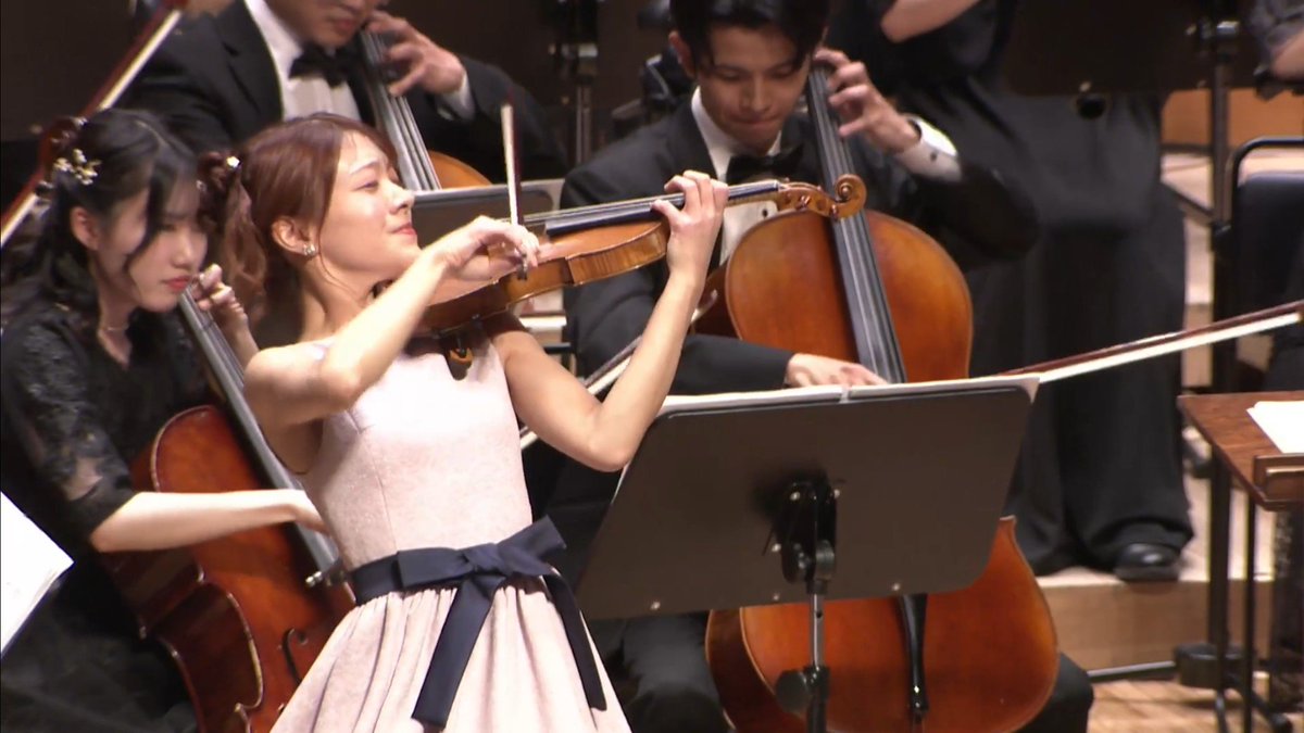 sumire_vln's tweet photo. 九大フィル定期演奏会＠超満員のアクロス福岡にて、コルンゴルトの協奏曲を演奏しました！

鈴木優人さん指揮の元、4月初合わせから学生の皆と一緒にみっちり練習してこの曲に初挑戦できたのは大きな財産です🎉

九大フィルの皆さん、楽しい時間をありがとうございました！
※集合写真はまさかのBeReal https://t.co/ydrXaOJ0tV