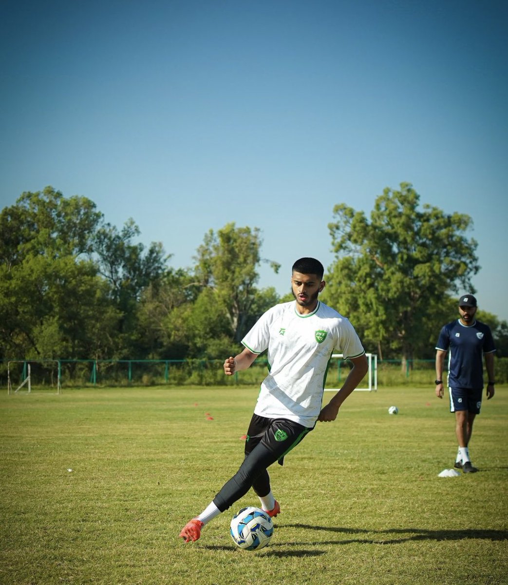 AbbasNotebook's tweet photo. Harun hamid is the top scorer in last 5 yearsssssssssss
He has 2nd Goal in Diamond Jubilee Football Tournament...🔥🔥🔥🔥🔥🔥
#pakistanfootball #Pakistan #PAKvsAFG https://t.co/ZExGrReU8E