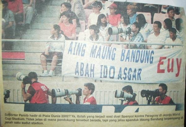 Mah5Utari's tweet photo. Ti tahun 2002 sok aya wae bobotoh diaspora nu lalajo piala dunia di negara penyelenggara, komo ayeuna aya pemaen persib na :) https://t.co/xGzgmOaKk9