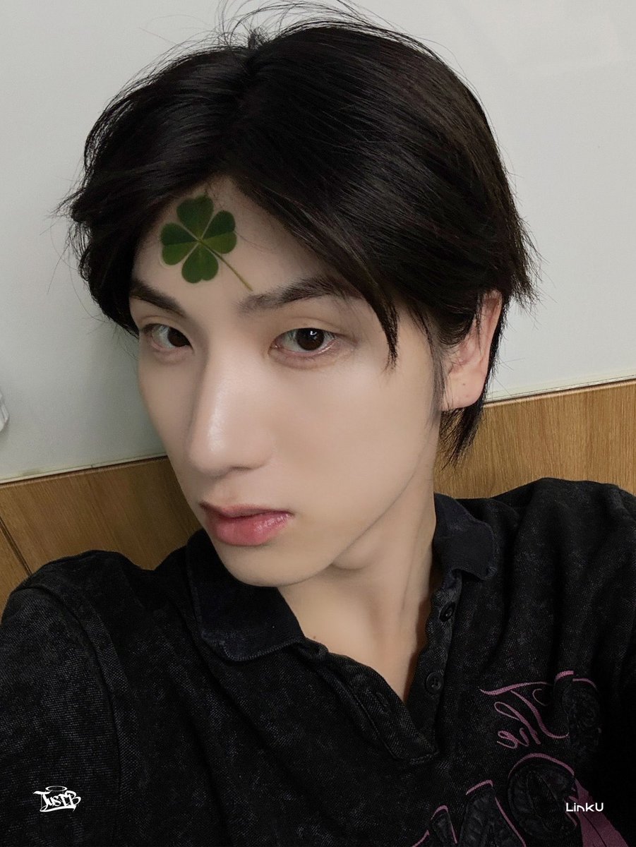 cloveryums's tweet photo. for ME??? literally my @ 😭😭 https://t.co/OGemTfJSPZ