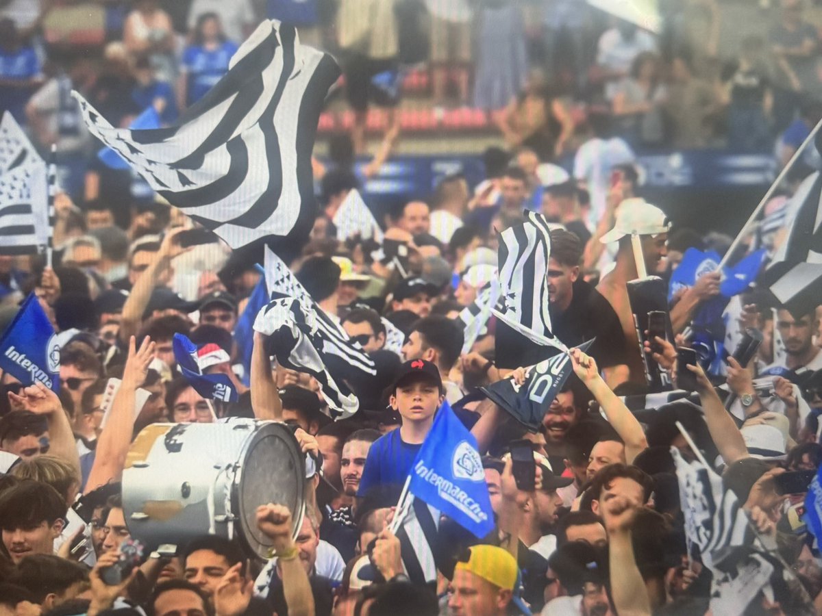 veroniquelandew's tweet photo. BONJOUR 🏉 Friends! 
The 🇫🇷🏉CONNECTIONS is 🚀 
22 mins  long  and NO Ads🕐

➡️  Welcome back Vannes  @top14rugby 🤩🤩🤩
➡️  BIG Surprises in the last #TOP14 round! Oh la la …
➡️📰: Au revoir Shaun Edwards 👋?  

🎧👉: 🍏or Spotify or⤵️

https://t.co/oVoF7sjoy8 https://t.co/TcWxrdk11m