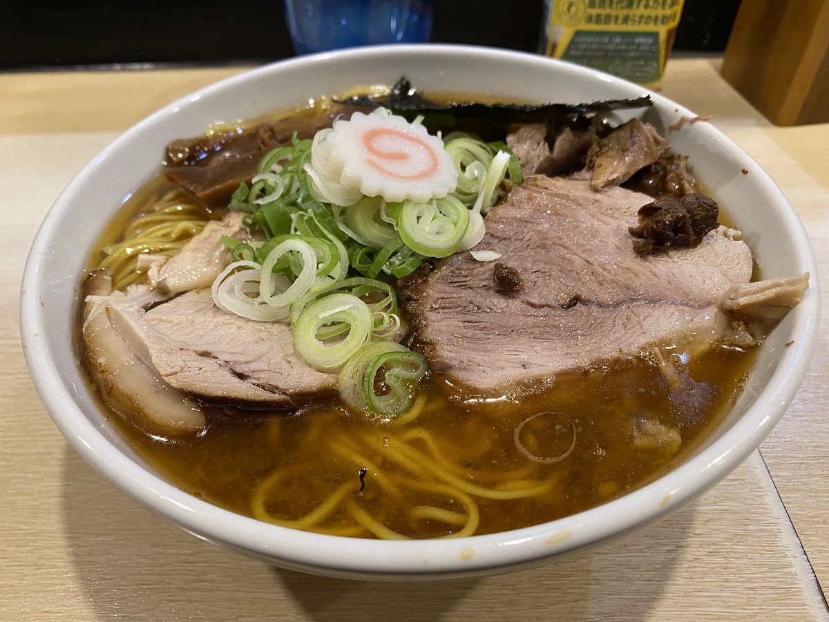 Airwind0320's tweet photo. @menya6tousei 2026/06/07
麺や六等星@調布銀座
オマール海老の中華そば
並1200円
久しぶりに頂けて歓喜❣️
エビのスゥプんまい！！
今日はプレプレプレオープン(店主談)との事
とても美味しかったです😋ごちそうさまでした🤤また伺います🙇‍♀️ https://t.co/9ChGkAJDmB