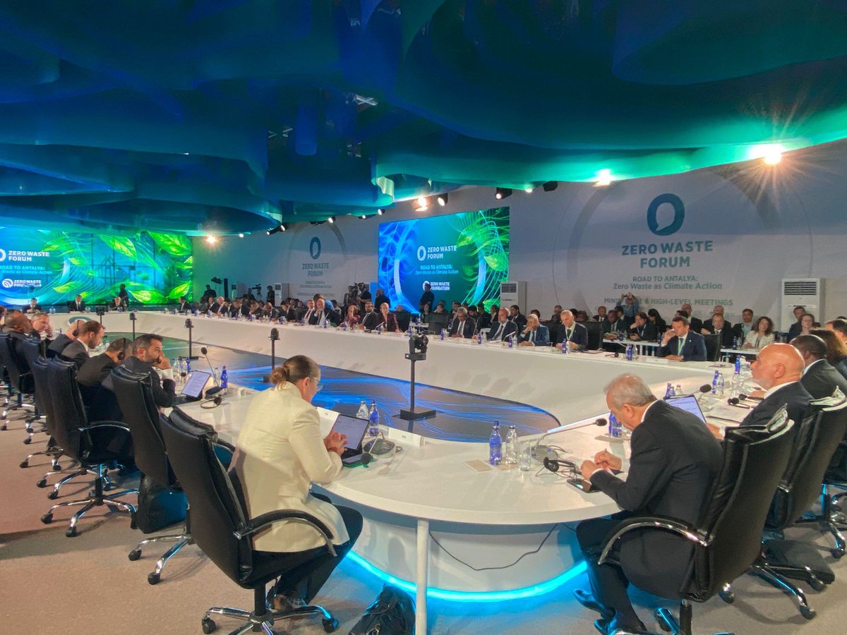 Eker4FAO's tweet photo. Pleased to have participated in the High-Level Ministerial Session on Agriculture and Forestry, organized on the margins of the #ZeroWasteForum in Istanbul.
 
As I shared my vision for #FAO, I highlighted the sacredness of bread in various civilizations, drawing attention to food waste and post-harvest loss.