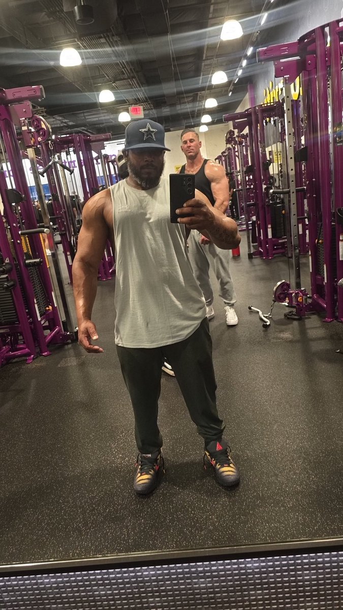 TFtheGIFT's tweet photo. getting photo bombed after a good pump is diabolical #planetfitness #559 #tulare #gym #workout #pump #natty #natural #swole https://t.co/9GurK9tEsW