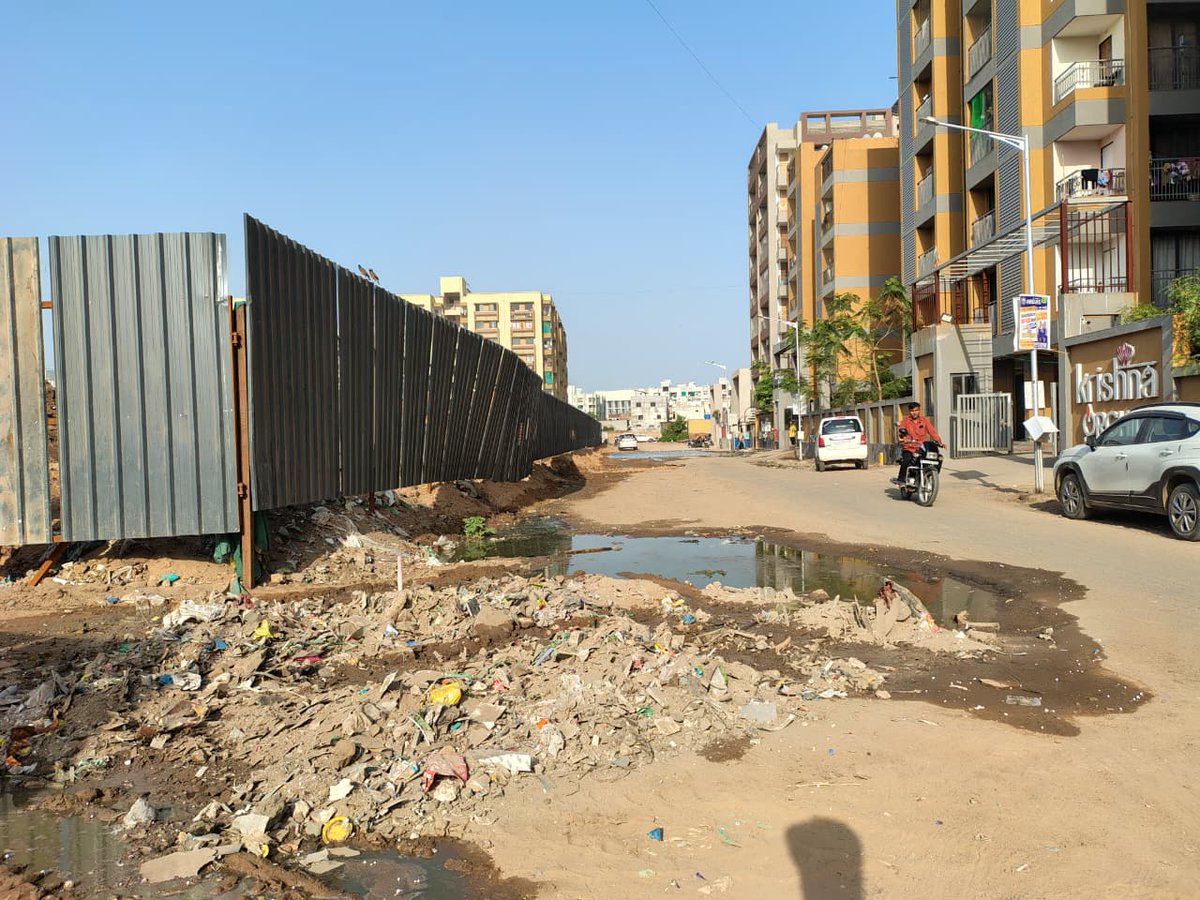eedrrohan's tweet photo. @AMC_Complaints @AmdavadAMC
Urgent action needed near Krishna Icon. Severe drainage water logging, foul smell, mosquito breeding, and garbage dumping are creating serious health and hygiene issues for residents. Kindly resolve this at the earliest. https://t.co/JicxBxUUVj https://t.co/GJ5ebCW9YN