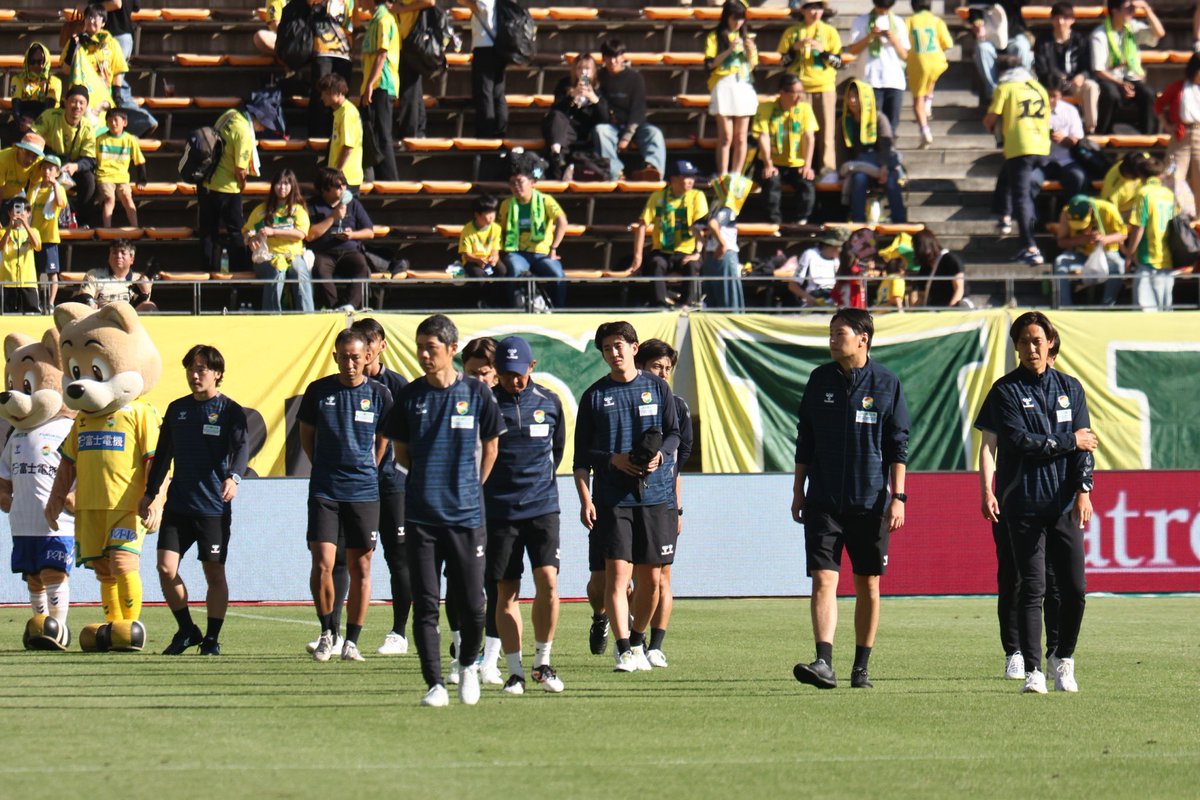 t_takahashi98's tweet photo. 100年構想リーグも熱いサポート
本当にありがとうございました。
最大限の準備をして新シーズンも闘います。
よろしくお願いします！
#jefunited 
#WINBYALL https://t.co/mxDvTOZT6x