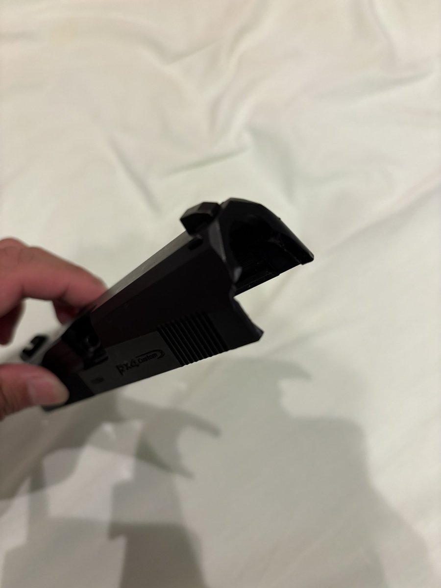 build201709's tweet photo. 今年2回目のSTG
マナt君を連れていきました
持って行った64式小銃は最初のゲームからヒューズが飛んだのか断線が原因か使用不能に…
ハンドガンのベレッタPX4stromも途中撃たれてスライドが破損してしまいバネが飛び出てしまった……こればかりは仕方ないね(´•ω•`๑)
それでもヒット取れて楽しかった https://t.co/XrljTBmbjK