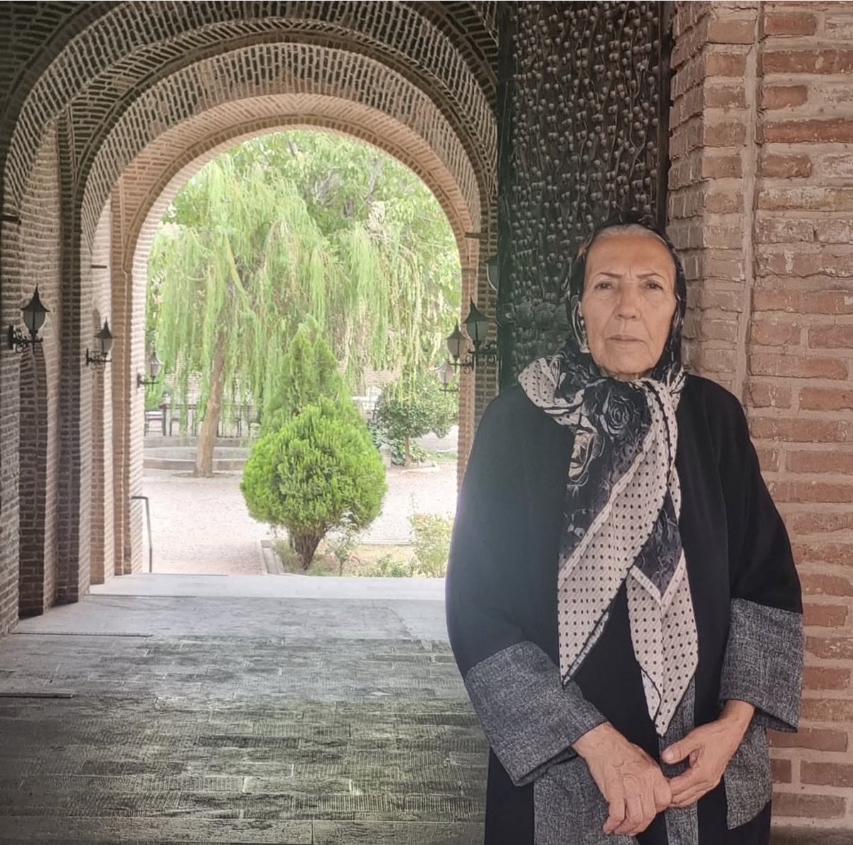 Dreamerdaram's tweet photo. جمهوری اسلامی این زن هفتاد و سه ساله رو شب نوزدهم دی ماه در فردیس کرج با شلیک مستقیم گلوله به قلبش کشت. 
جاویدنام #صغری_حاتمی https://t.co/hatZgTROrG