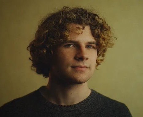 yumeMira_gyu's tweet photo. 20 year old ’Backrooms’ director Kane  parsons has stated ”i fucking love yo chan shes such a diva”

He is 20 backrooms directed https://t.co/D7uT6919o5