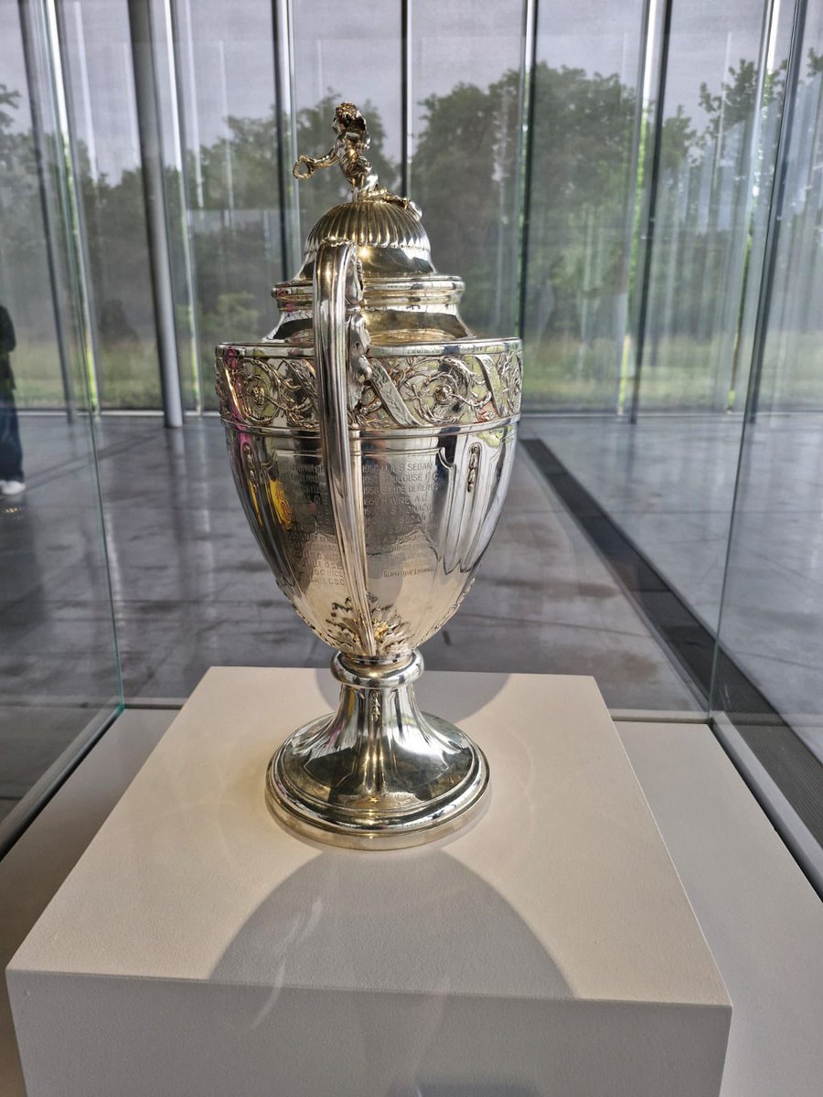 Floreette's tweet photo. On a été voir la coupe de France. 🏆🔴🟡⚽️ https://t.co/XtgOuyimLQ