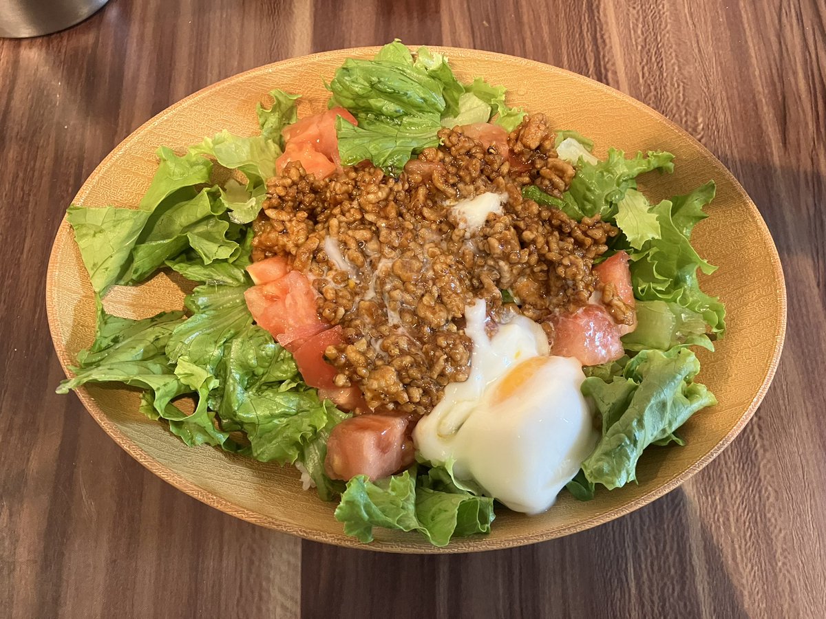____H2o2's tweet photo. マネージャーが店みてぇなタコライス作ってくれて感動してる
いろどりがゆたか
私がいつも食ってるディストピア飯と違いすぎる https://t.co/tB4SeiL4qg
