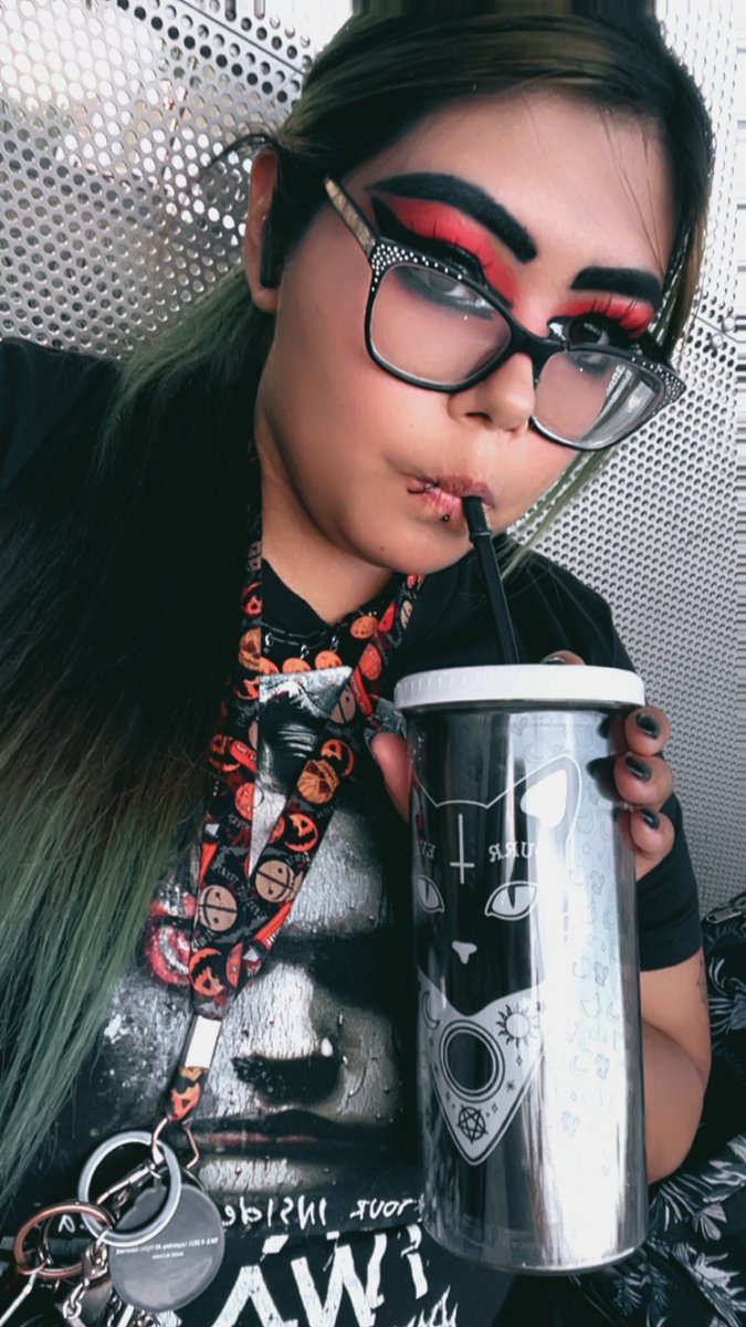corpesofangels's tweet photo. Got off work around 5:26am. Now I can catch busses home then get in warm bath!! 🧼 🏳️🌈💯🖤 #lesbian #love #bisexual #asexural #emo #emos #emoboy #emogirl #tattoos #myvibes #native #natives https://t.co/1g7pza9lNN