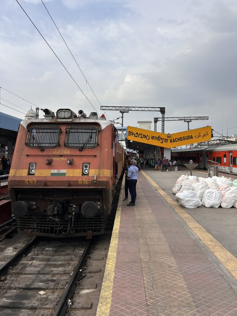 PantryCar's tweet photo. Time to head back home! ๐
A comfortable cosy ICF Second AC ride ๐
The good old Blue interiors โฅ๏ธ
One more beauty is that going to be hauled by my fav WAP4 ๐๐
#IndianRailways #IRFCA #WAP4 https://t.co/2Ic9Ypcutv