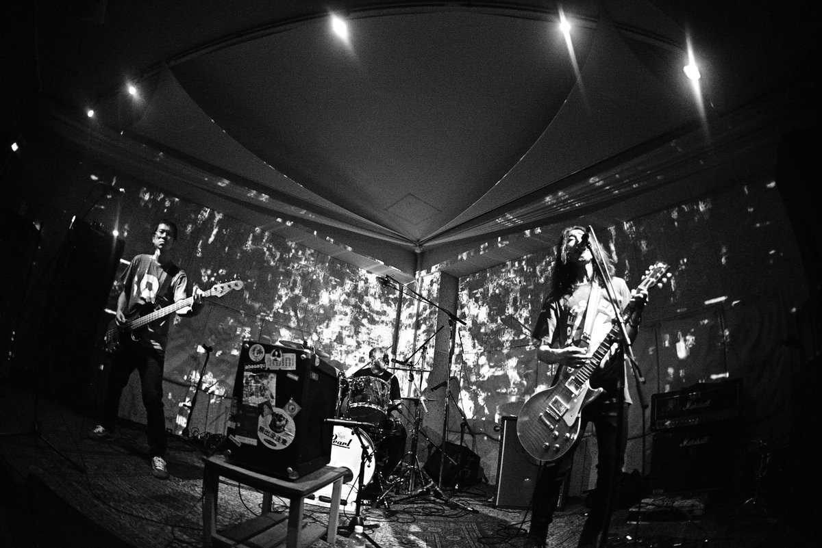 mrusciante's tweet photo. 6/21  つくばPARKDINER
open/start 18:00/18:30
adv/door ￥2,000/￥2,500+1drink￥500
DaimonOrchestra / BUZZIN’ / アブラミズ / 関谷洋祐(Filter Note) / abaoaqu
abaoaquの演奏は18:30～
photo by @PhotobyGenki https://t.co/u7yVAlEZaF