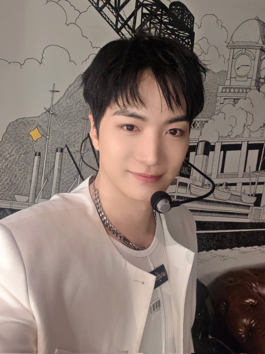 em_jonghyeon's tweet photo. 260607 #COMINGHOME_inHongKong 📸

&amp;U와의 소중한 추억🍀
홍콩에서 응원해주신 앤유 여러분 감사합니다🫶

#김종현 #KIMJONGHYEON https://t.co/ILJxW2iiR0