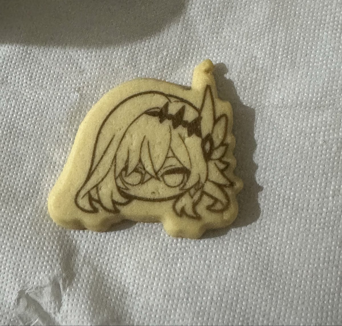 MS0000471's tweet photo. 這塊印超歪 笑死了 頭飾那邊的凸凸餅乾還爛掉 https://t.co/dw2Y8DZYLW