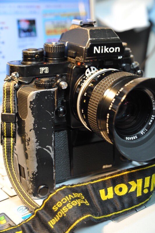 このとき使ったカメラ。NikonF3P。レンズはカルガモのときは180ミリを