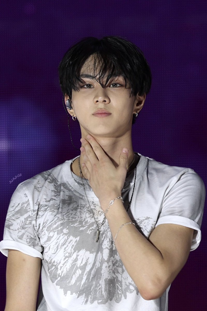 tatiw0n's tweet photo. my favorite kind of fansite pictures is the unwhitewashed ones because they feel more raw, real and beautiful. you can literally see Jungwon’s mosquito bites ( i assume ?😭 ) like he looks so beautiful with his natural skin tone without heavy editing and whitewashing https://t.co/2kAVR3gEKv