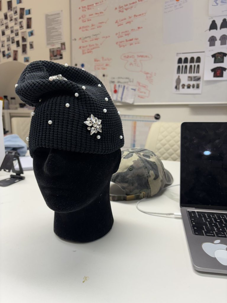 wtfay0's tweet photo. beanies or snapbacks? https://t.co/HAxEX99Yag