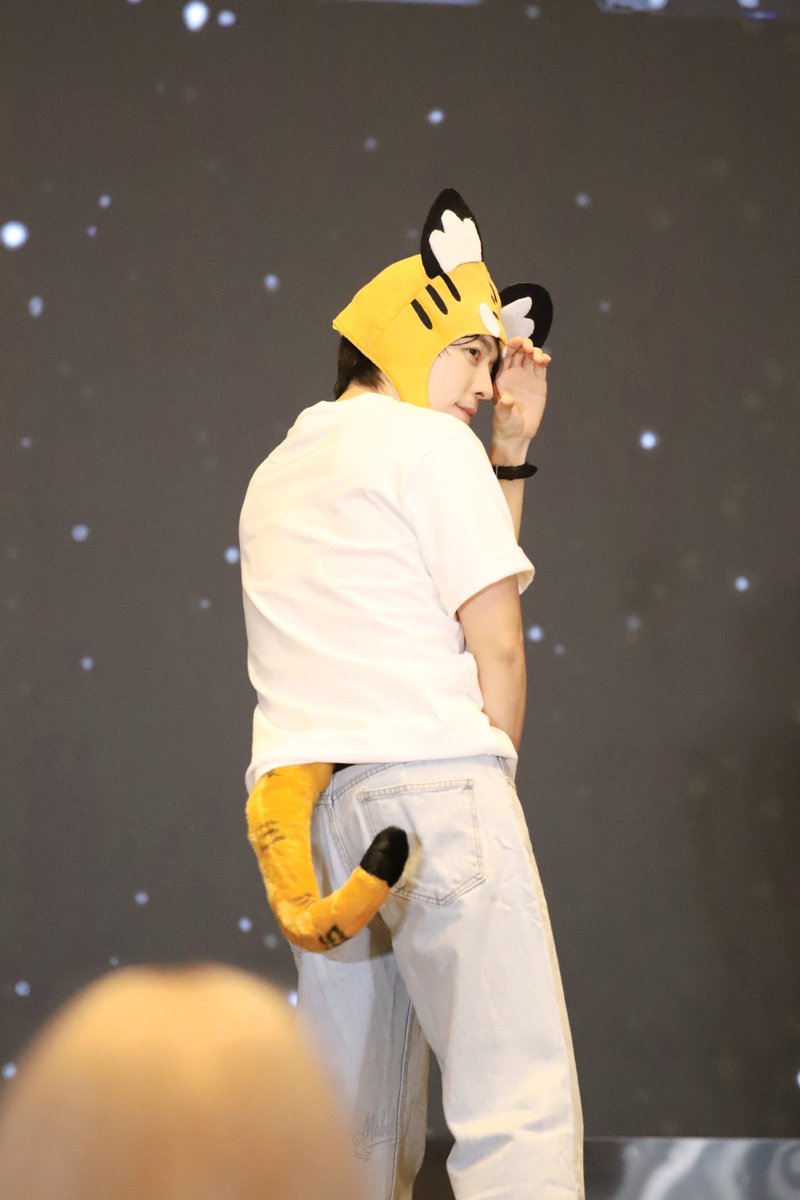 TheLees_HyukHae's tweet photo. 260607 

Alive Fansign in Guangzhou 😍

#DONGHAE #동해  

cr Mabel-hae https://t.co/86DeUFRT7r