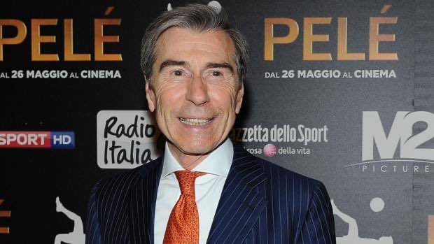 MilanSpace_03's tweet photo. 🗣 #Braida: "Sono innamorato del #Milan, ce l’ho nel cuore. Adesso mi viene quasi da piangere a vedere il #Milan in questa situazione. C’è una crisi di identità, bisogna ricostruire una storia perché è importante e senza quella non c’è futuro"
(Festival della serie A) https://t.co/NjmsHRlF8x